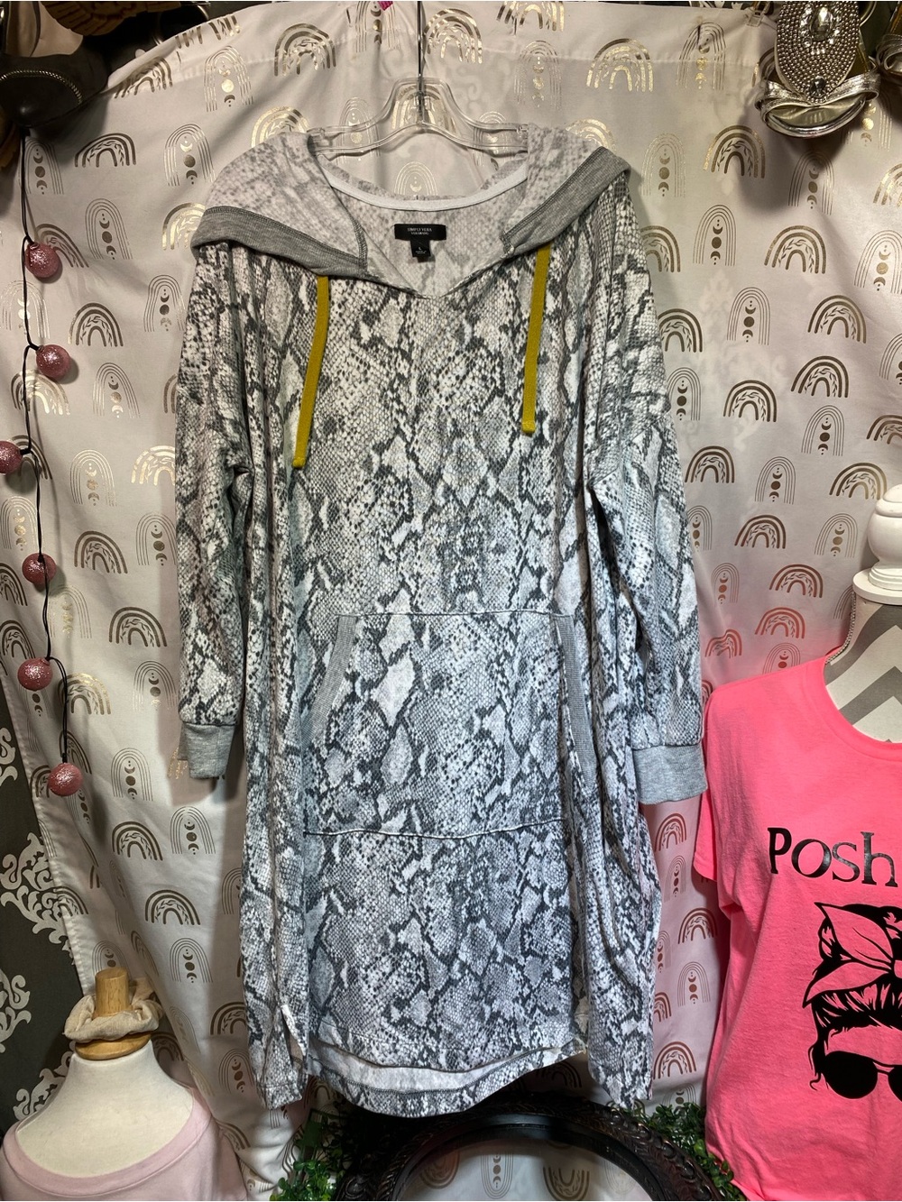 Simply Vera Vera Wang Light Gray Knit Pullover with Black Label